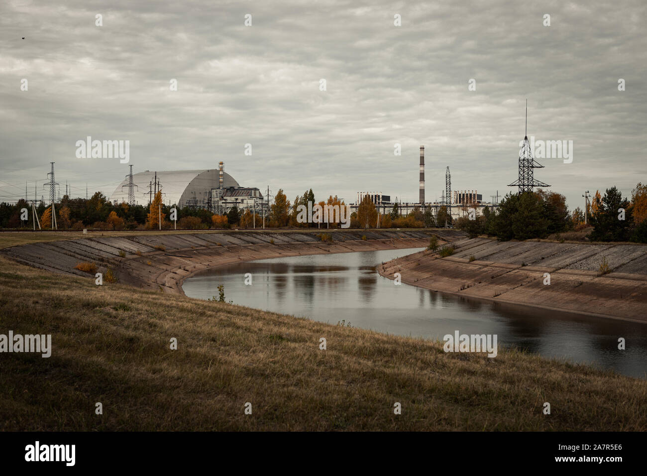 Close-up di confinamento sicuro coprono oltre il reattore nucleare di Chernobyl numero 4 di Chernobyl la zona di esclusione durante l'autunno (Kiew, Ucraina, Europa) Foto Stock