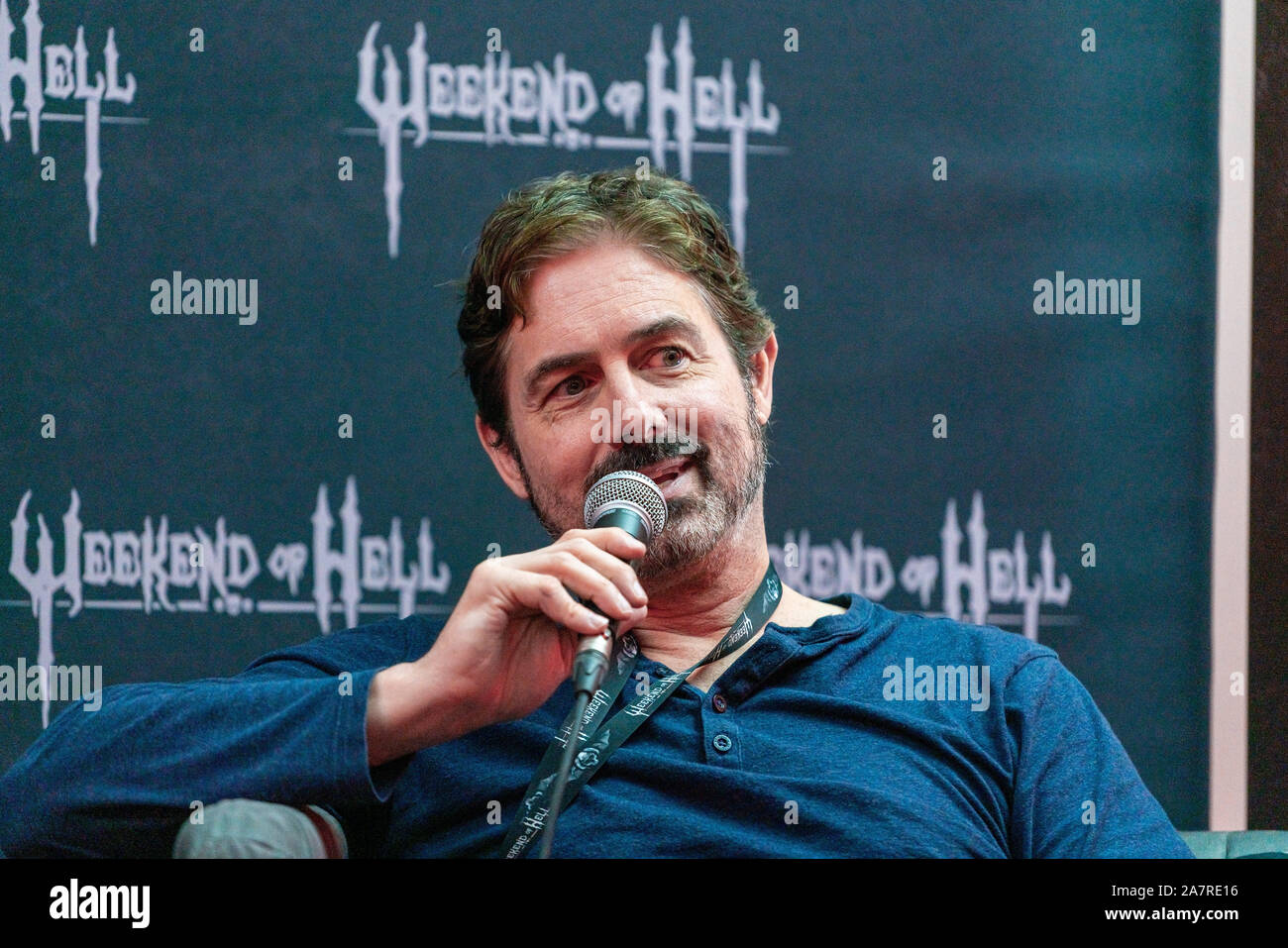 A Düsseldorf Neuss, Germania - 2 Novembre 2019: Zach Galligan (*1964, attore americano - Gremlins) parla delle sue esperienze nel settore cinematografico al fine settimana di Inferno 2019 Foto Stock