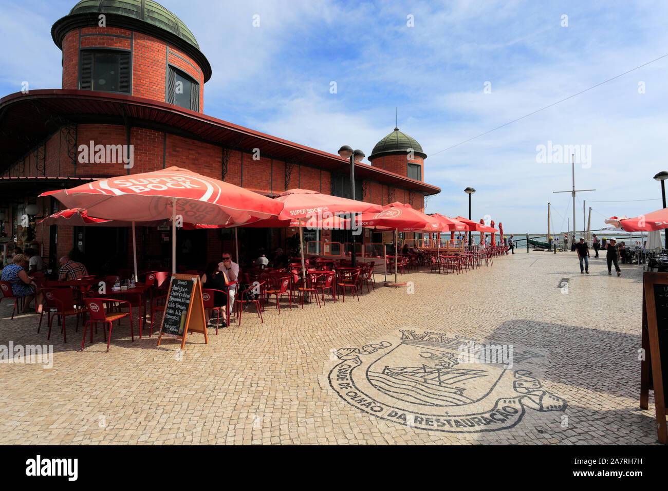 Street view nel resort costiero di Olhao, Algarve, Portogallo, Europa Foto Stock