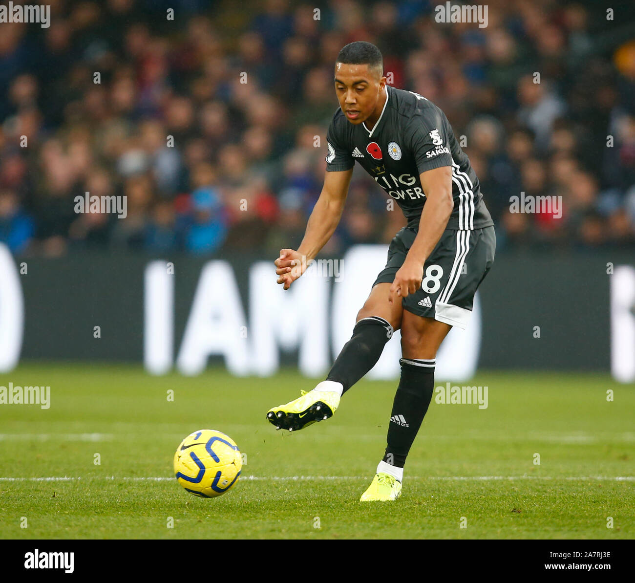 Londra, Regno Unito. Novembre 03 Leicester City il duo formato da Youri Tielemans durante la Premier League inglese tra Crystal Palace e Il Leicester City a Selhur Foto Stock