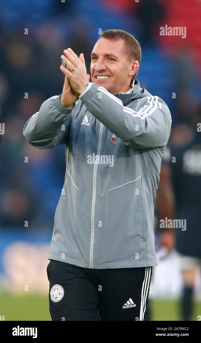 Londra, Regno Unito. Novembre 03 Leicester City manager Brendan Rodgers celebra vincono durante la Premier League inglese tra Crystal Palace Foto Stock