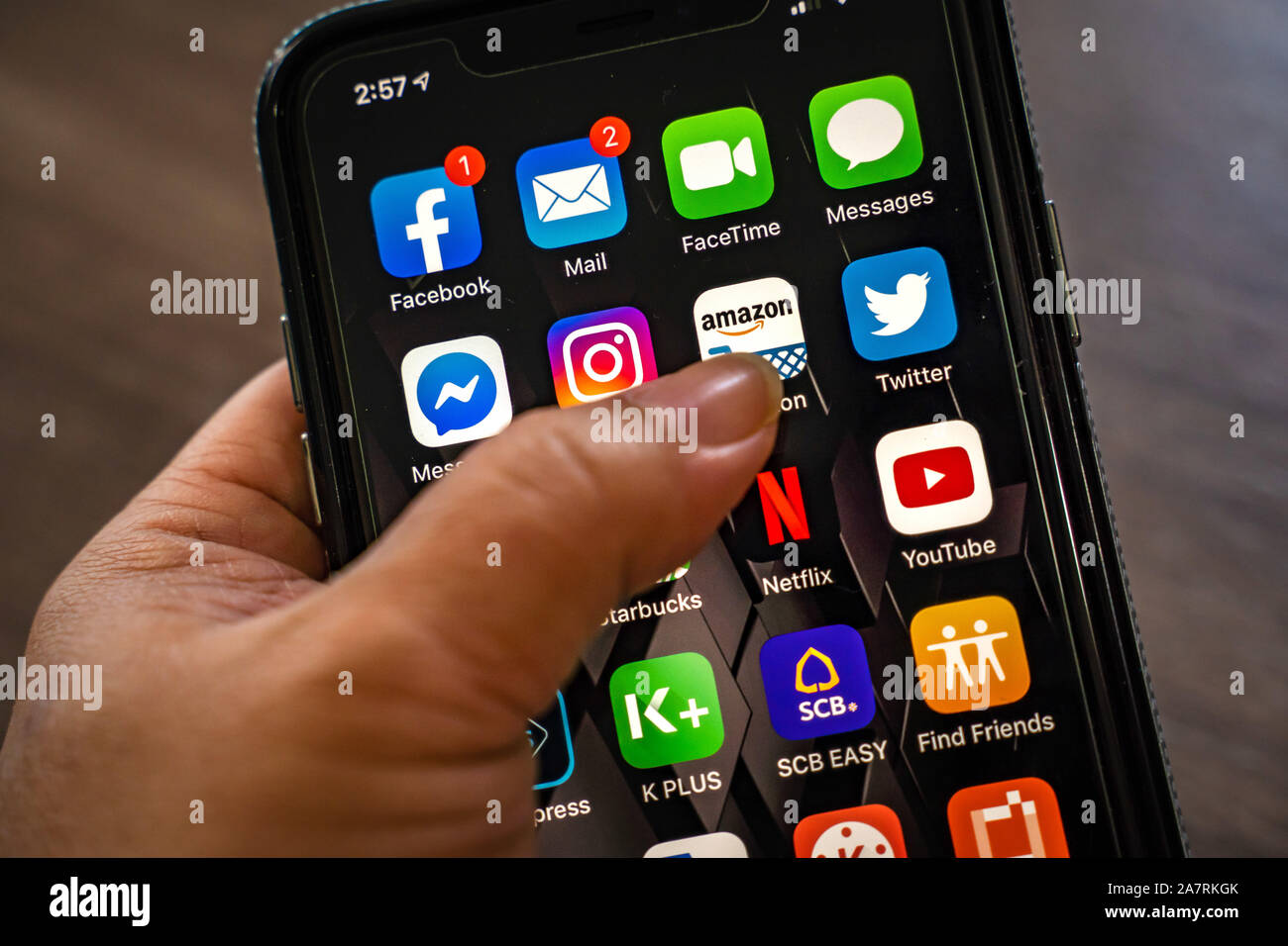 Marinette,WI / U.S.A. - Ago16,2019: Amazon giorno pagina e logo su Android telefono cellulare su Amazon home page. Foto Stock