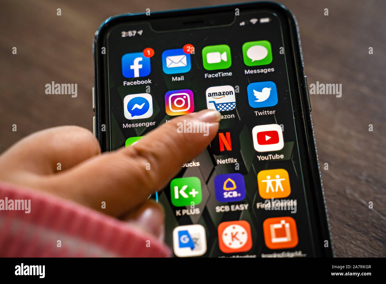 Marinette,WI / U.S.A. - Ago16,2019: Amazon giorno pagina e logo su Android telefono cellulare su Amazon home page. Foto Stock