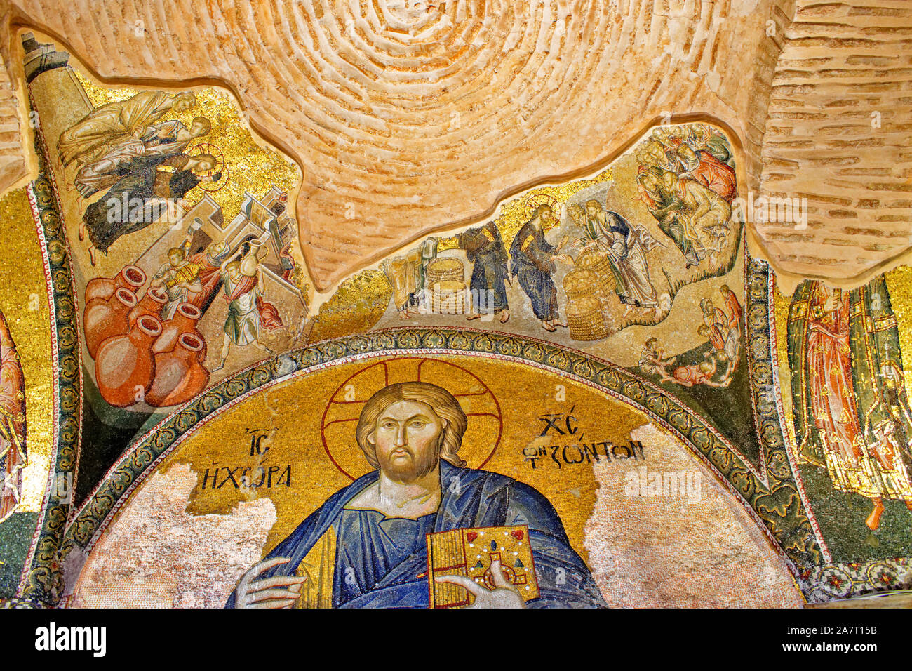 ISTANBUL TURCHIA chiesa del Santissimo Salvatore IN CHORA bizantina ortodossa greca mosaici raffiguranti eventi nella bibbia qui girando l'acqua in vino Foto Stock