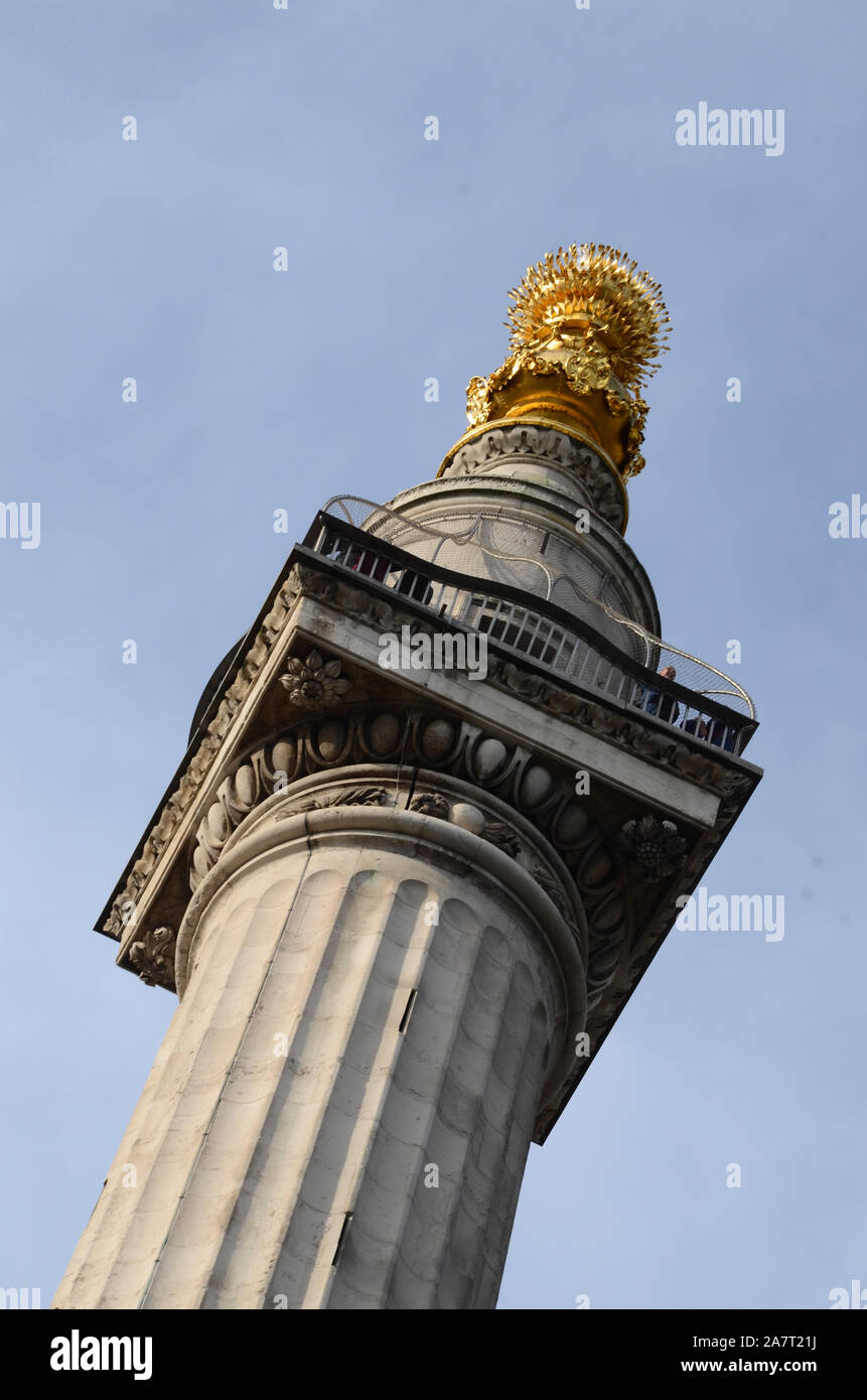 Il monumento al Grande Incendio di Londra, commemorando il fuoco nel 1666 che distrusse gran parte della città di Londra, Inghilterra, Regno Unito Foto Stock