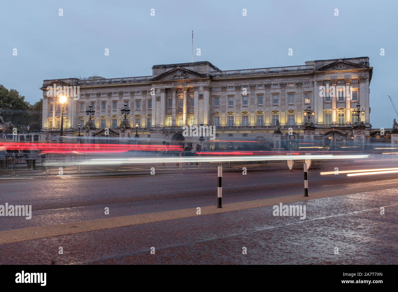 Buckingham Palace di notte, Londra, Regno Unito Foto Stock
