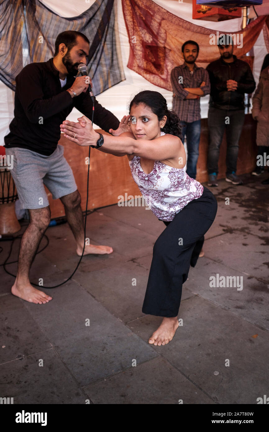 In Partiicipants Kalaripayyattu sessione. Una pratica che è nato in Kerala, India del sud oltre seimila anni fa. Foto Stock