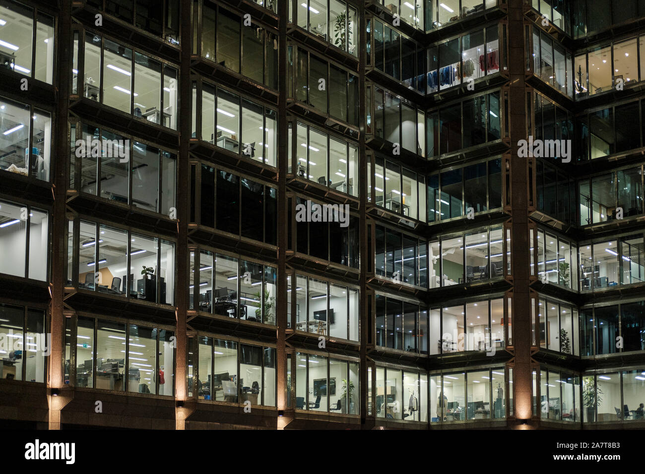 Uffici vuoti di notte, Victoria Street , Londra, Regno Unito Foto Stock