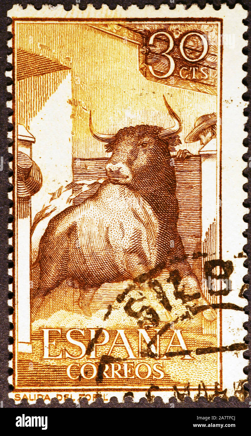 Bull getting in arena su spagnolo francobollo Foto Stock