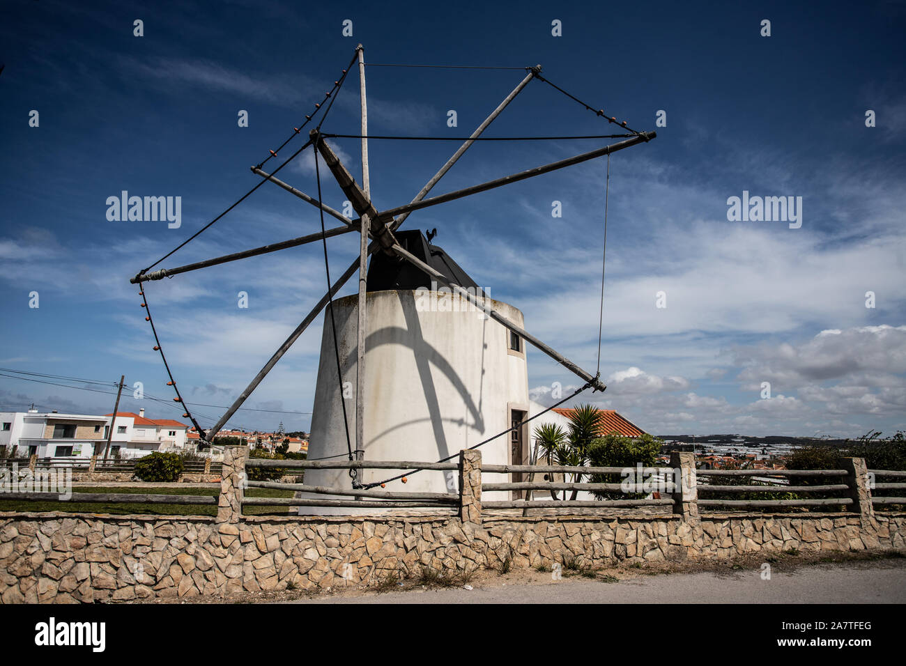 Il mulino a vento di portoghese Odeceixe Aljezur, Portogallo Foto Stock