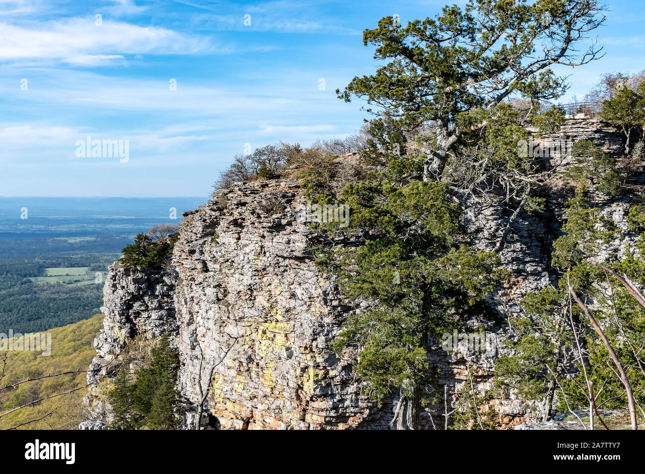 La vista dalla scogliera nei monti Ozark, Arkansas Foto Stock