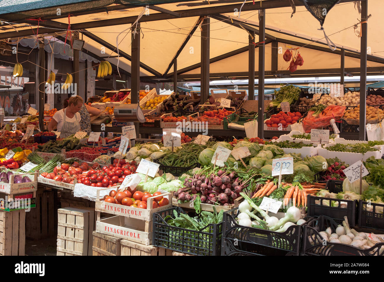 Mercato di frutta e verdura, Campo della Pescheria, San Polo, Venezia, Italia Foto Stock