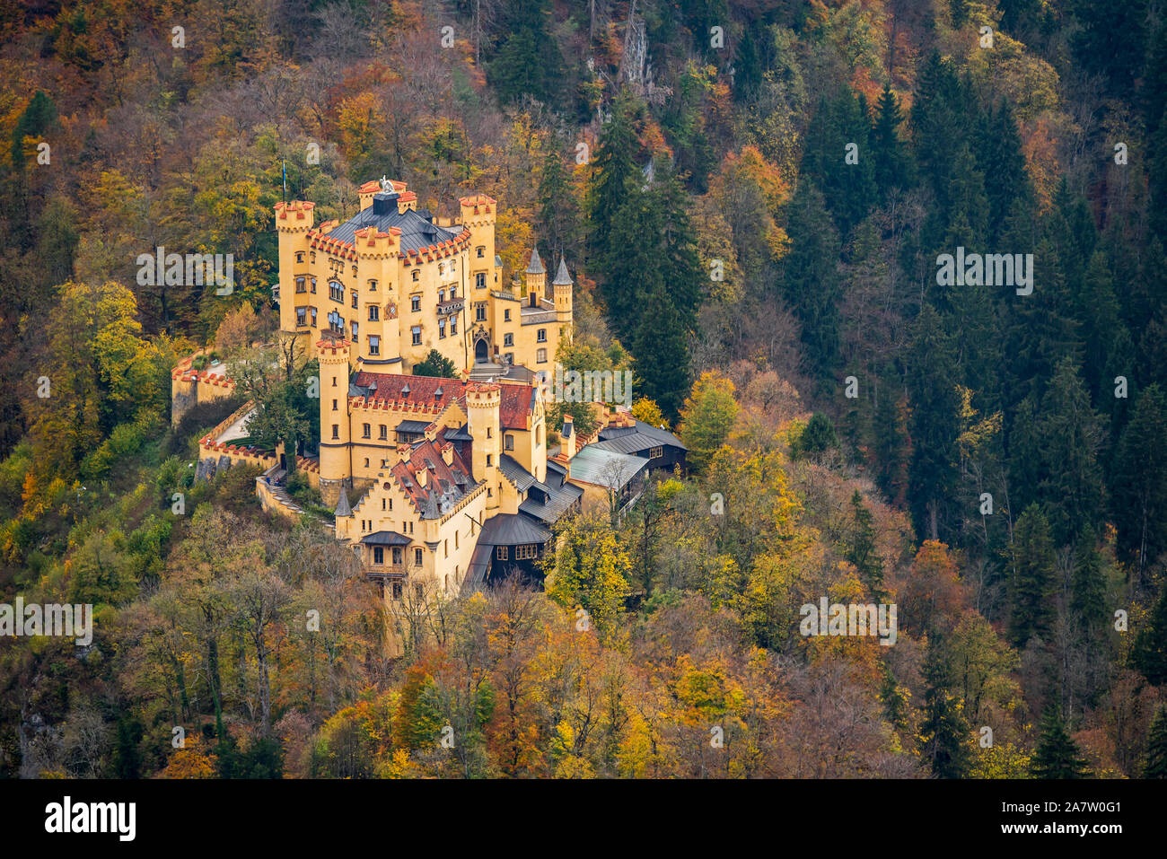 Il Castello di Hohenschwangau, palazzo del XIX secolo e l'infanzia la residenza di re Ludwig II di Baviera a Hohenschwangau, Baviera, Germania Foto Stock