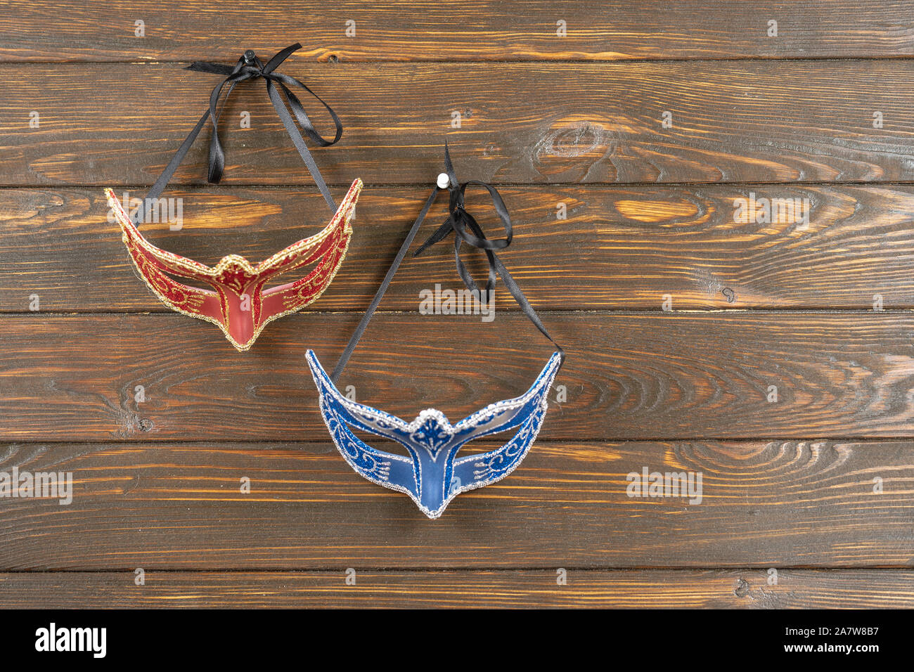 L'Hotel Colombina, rosso, blu o carnevale masquerade mask Foto Stock