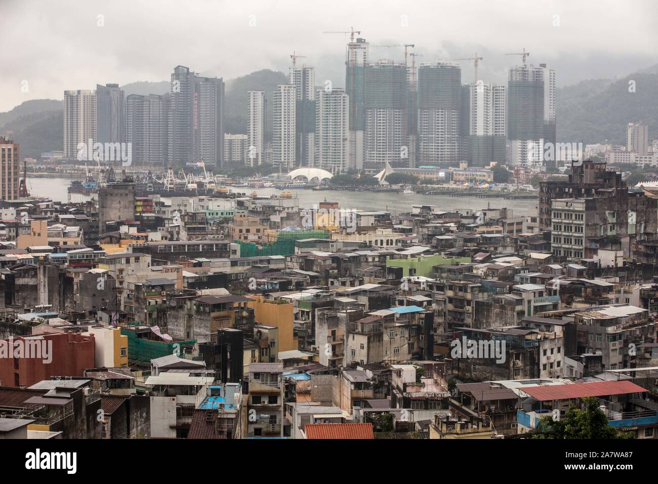 --FILE-- Nel Guangdong-Hong Kong-Macao maggiore Bay Area, nove città del continente cinese ha mostrato una buona crescita economica nella prima metà di questo Foto Stock