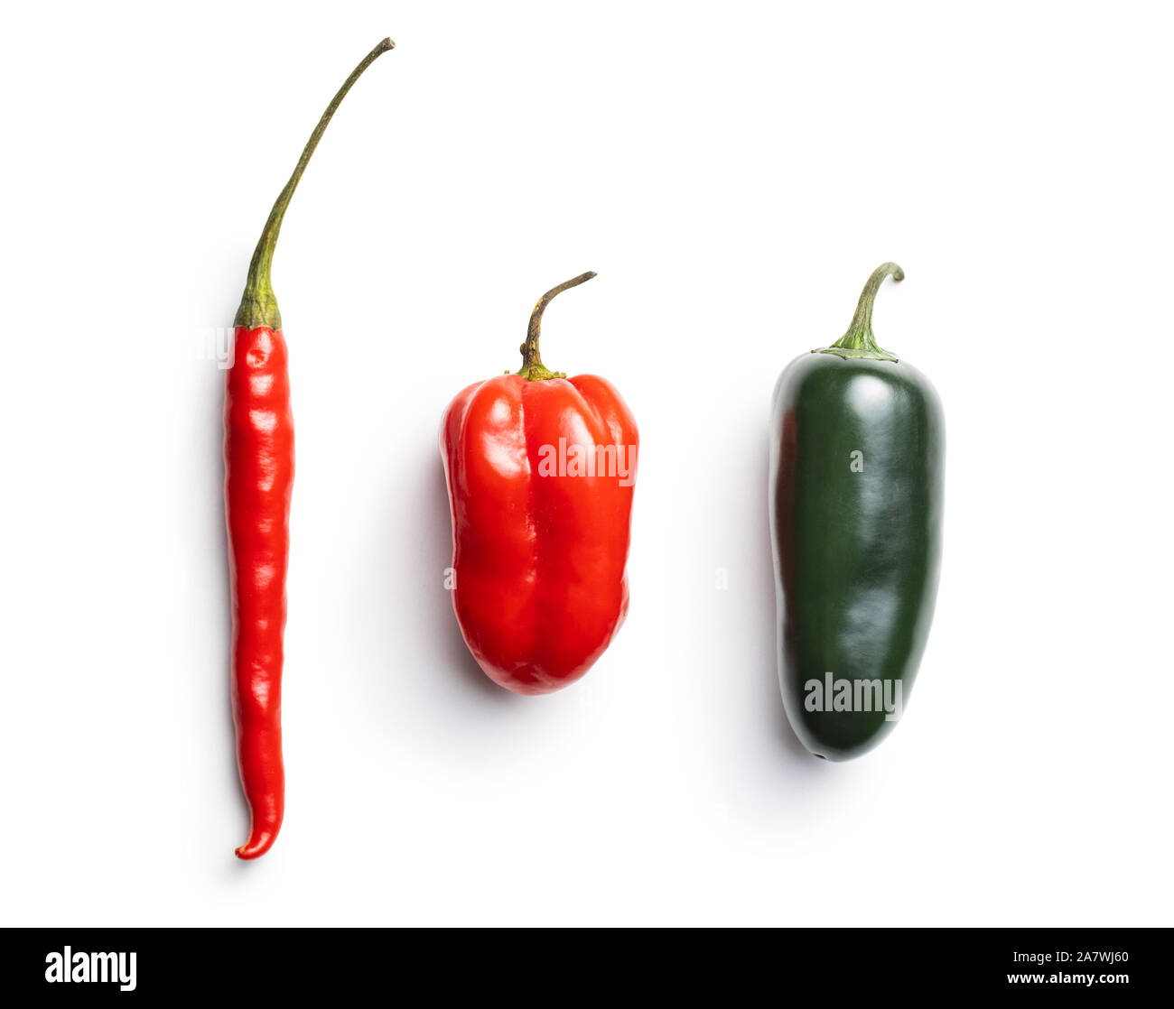 Jalapeno, habanero e peperoncino isolati su sfondo bianco. Foto Stock