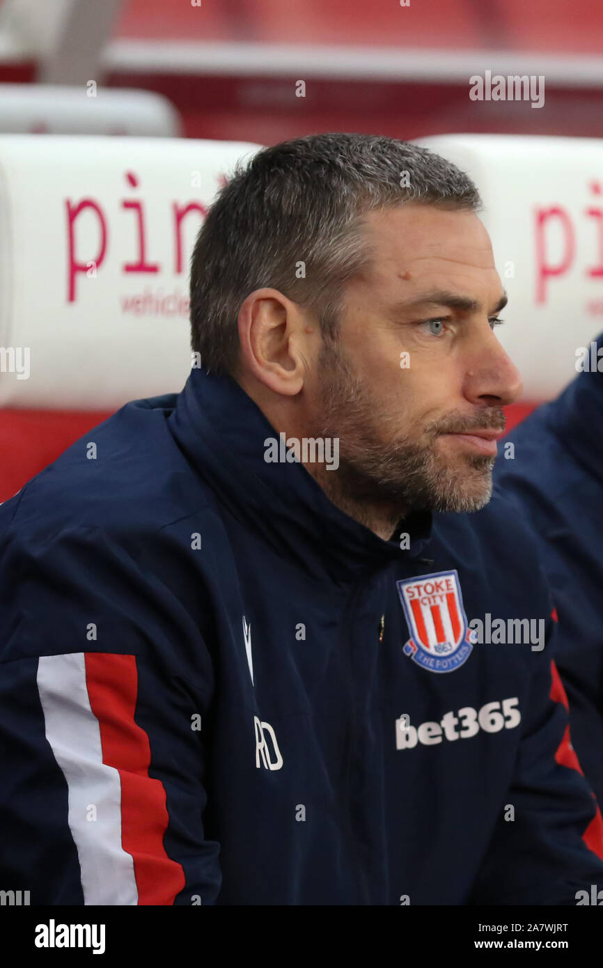 Stoke on Trent, Regno Unito. 04 Nov, 2019. Stoke City FC caretaker manager Rory Delap durante il cielo EFL scommessa match del campionato tra Stoke City e West Bromwich Albion a bet365 Stadium, Stoke-on-Trent, Inghilterra. Foto di Jurek Biegus. Solo uso editoriale, è richiesta una licenza per uso commerciale. Nessun uso in scommesse, giochi o un singolo giocatore/club/league pubblicazioni. Credit: UK Sports Pics Ltd/Alamy Live News Foto Stock