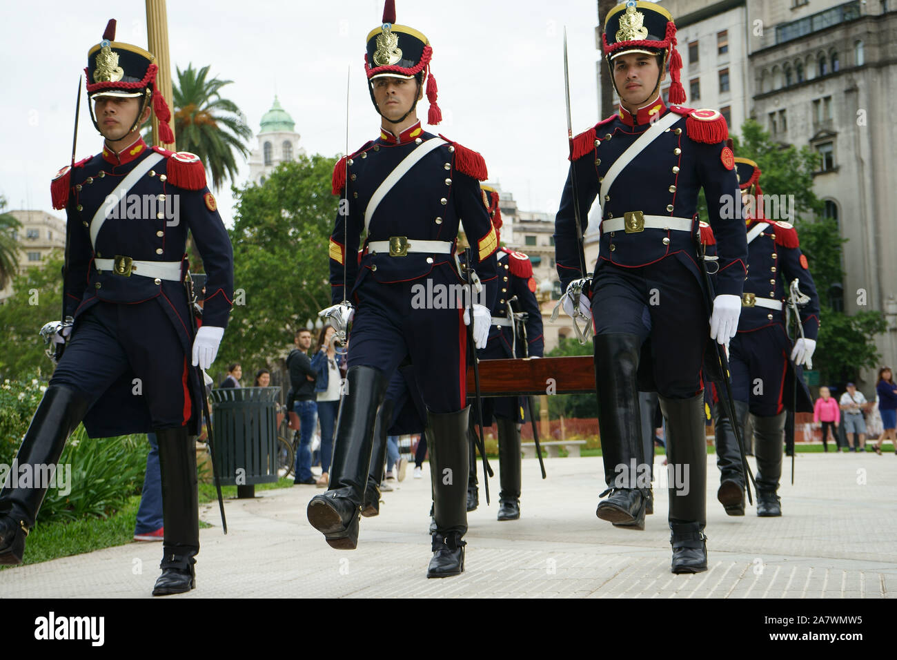 Guardia d'onore della Casa Rosada, Presidental Palace su Placa Cinquo de Mayo, Buenos Aires, Argentina Foto Stock