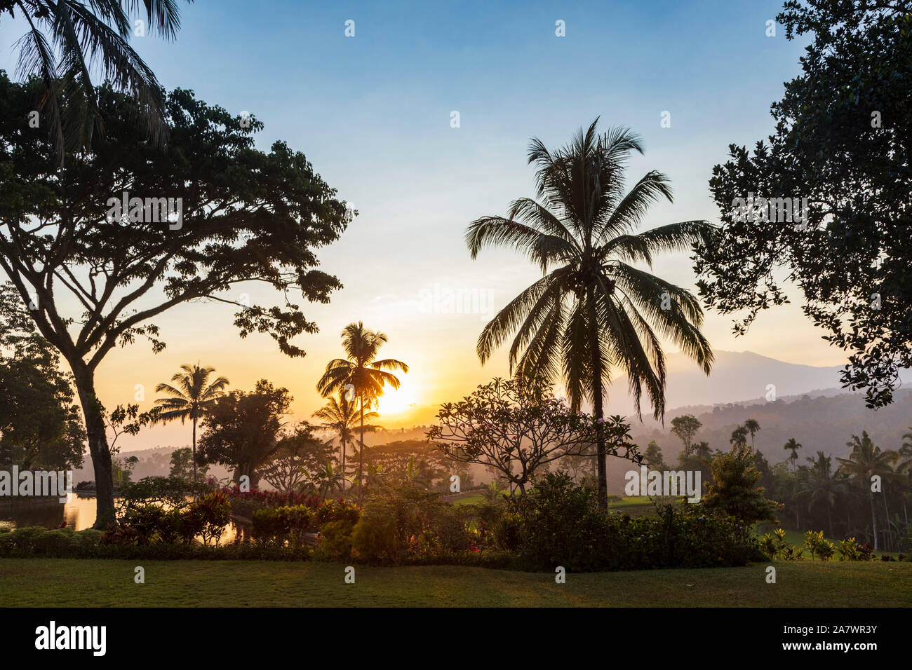 Tramonto in Eastern Java, Java Timur, Java, Indonesia, Asia sud-orientale, Asia Foto Stock