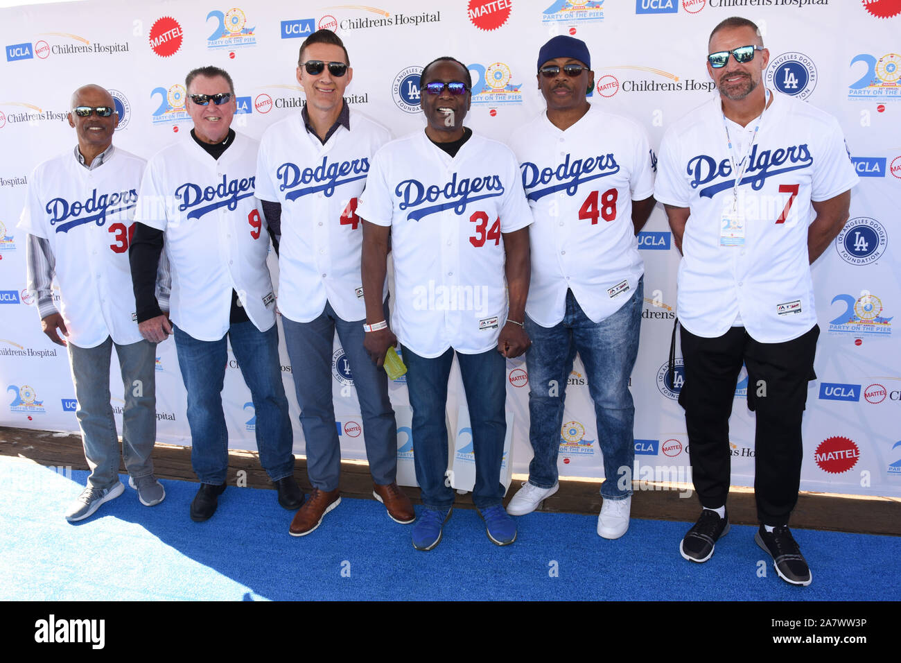 November 3, 2019, Santa Monica, California, Stati Uniti d'America: (L-R) Derrel Thomas, Mickey Hatcher, Matt Luca, Lee Lacy, Dennis Powell e Billy Ashley frequentare UCLA Mattel ospedale per bambini il ventesimo festa annuale presso il molo. (Credito Immagine: © Billy Bennight/ZUMA filo) Foto Stock