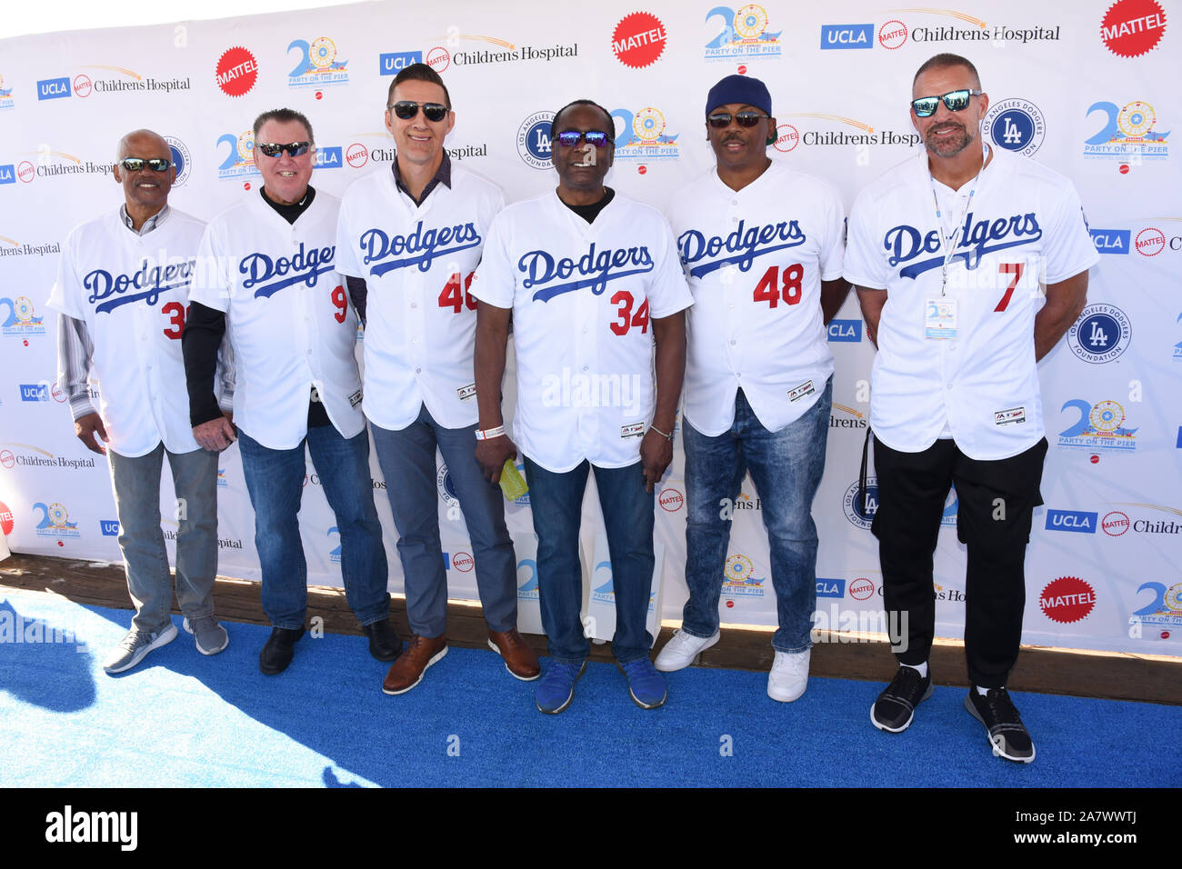 November 3, 2019, Santa Monica, California, Stati Uniti d'America: (L-R) Derrel Thomas, Mickey Hatcher, Matt Luca, Lee Lacy, Dennis Powell e Billy Ashley frequentare UCLA Mattel ospedale per bambini il ventesimo festa annuale presso il molo. (Credito Immagine: © Billy Bennight/ZUMA filo) Foto Stock