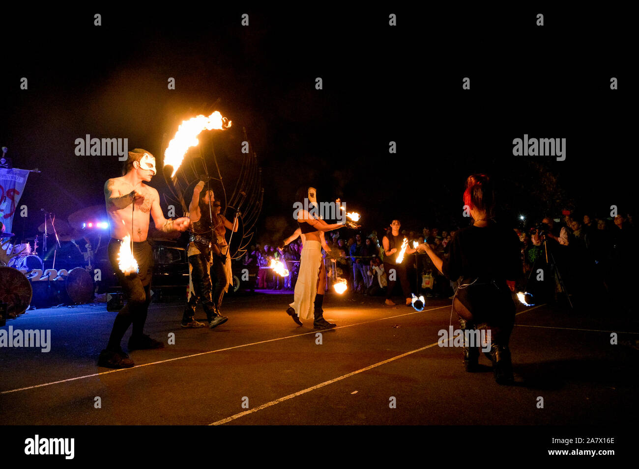 Parade of Lost Souls, Fire show, Vancouver, British Columbia, Canada Foto Stock