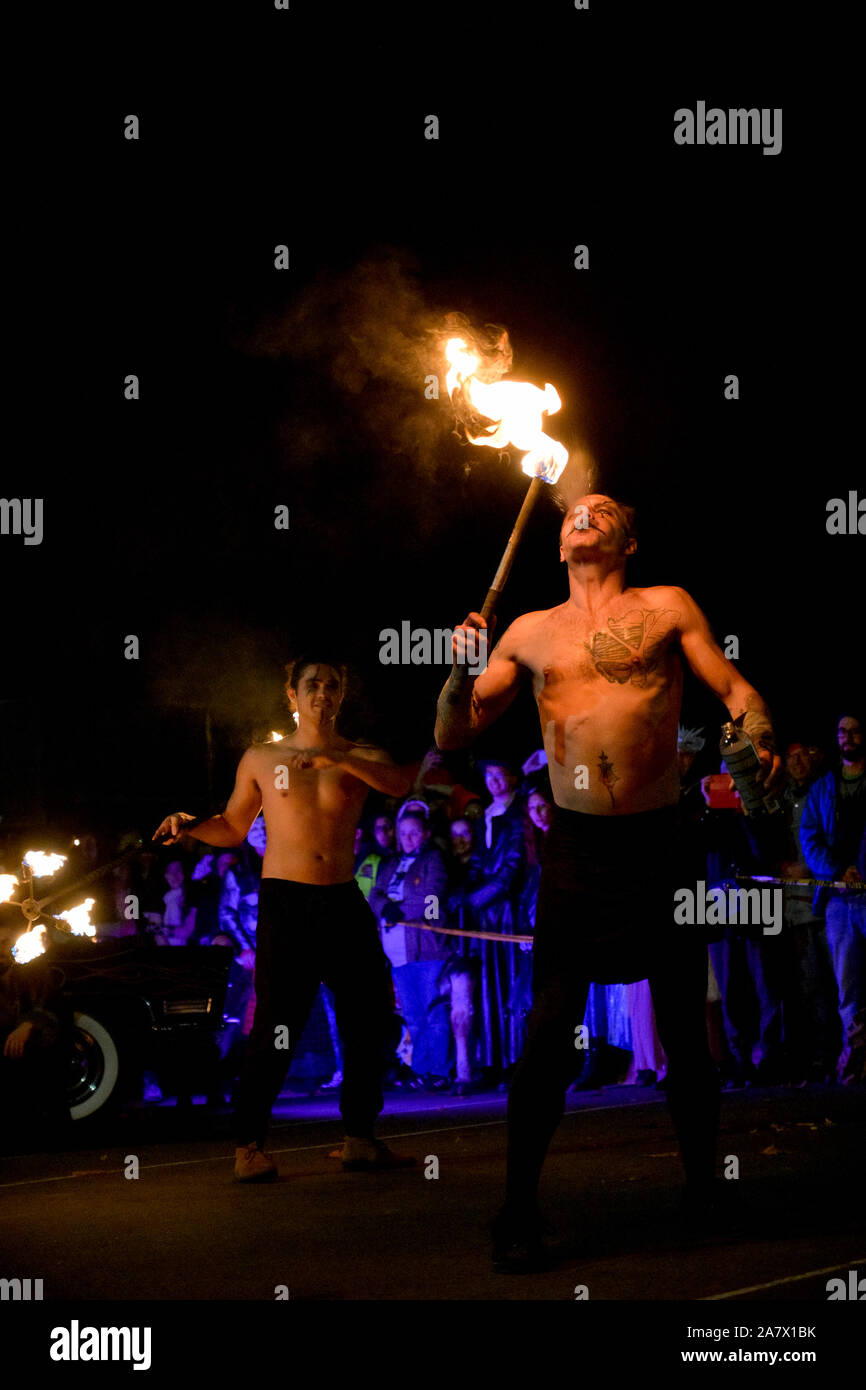 Parade of Lost Souls, Fire show, Vancouver, British Columbia, Canada Foto Stock