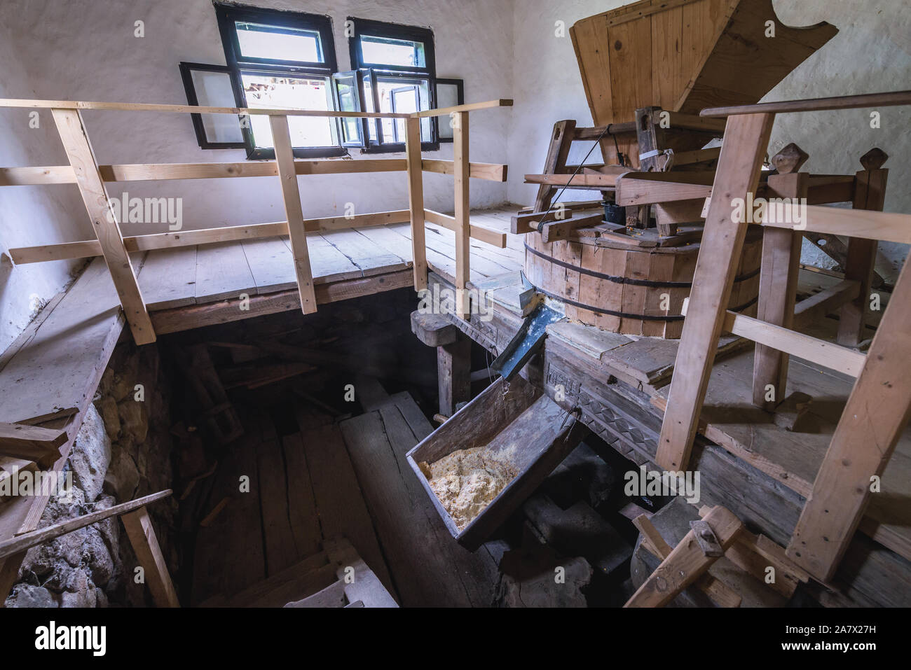 Mulino storico installazioni da Certeze in Osa Village Museum Situato in città Negresti-Oas nella contea di Satu Mare nel nord-ovest della Romania Foto Stock