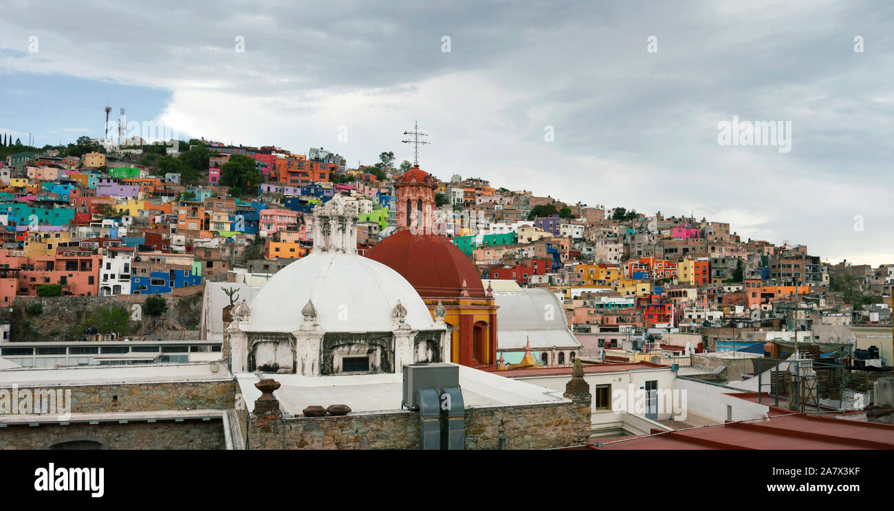 Ampio angolo di vista panoramica del centro storico di Guanajuato, Messico. Giu 2019 Foto Stock