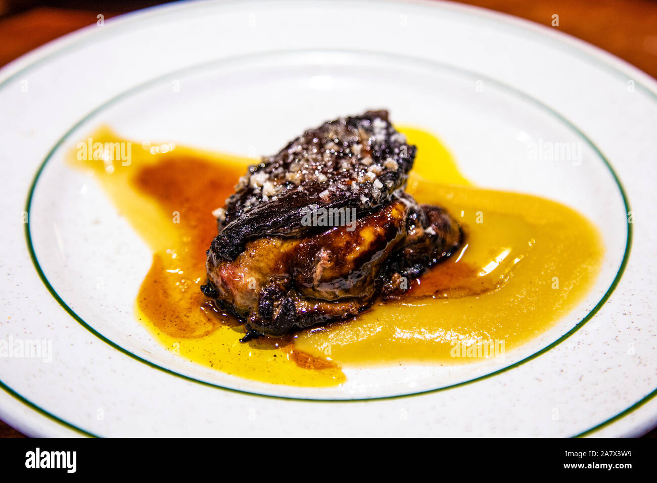 Il Foie Gras a tapas bar La Cuchara de San Telmo nella città vecchia di San Sebastian, Spagna Foto Stock