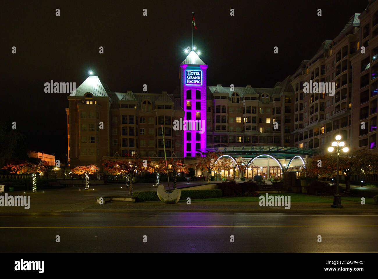 Le luci della città dell'Hotel Grand Pacific a Victoria, British Columbia, Canada Foto Stock