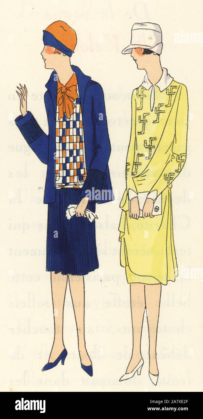 Donna in due pezzi di vestito di seta blu con una crêpe de Chine camicetta, e la donna in abito di pomeriggio in giallo crêpe de Chine. Pochoir Handcolored (stencil) litografia dal lusso francese rivista di moda arte, gotta, Beaute, 1926. Foto Stock