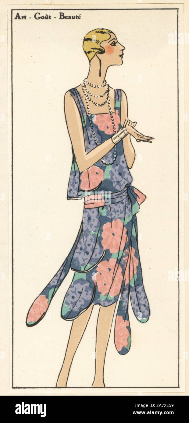 Donna in abiti estivi in stampato crêpe. Pochoir Handcolored (stencil) litografia dal lusso francese rivista di moda arte, gotta, Beaute, 1927. Foto Stock