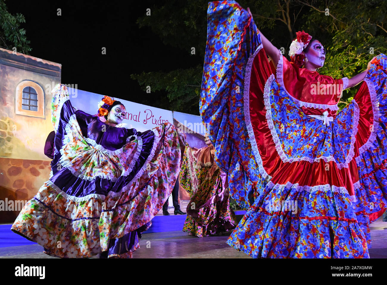 Mexican folk gruppo danze tradizionali danze messicana, Merida, Messico Foto Stock