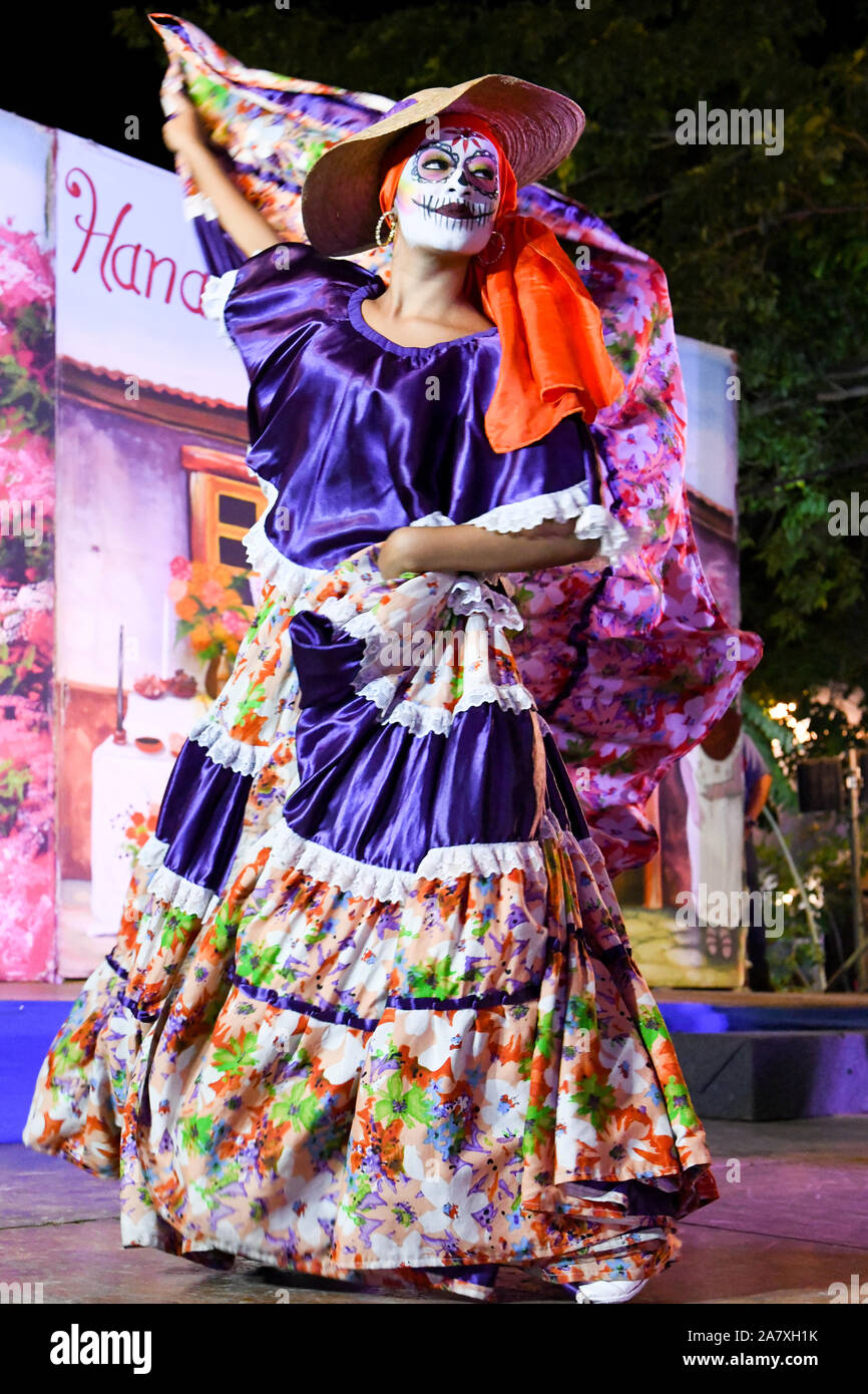 Mexican folk gruppo danze tradizionali danze messicana, Merida, Messico Foto Stock