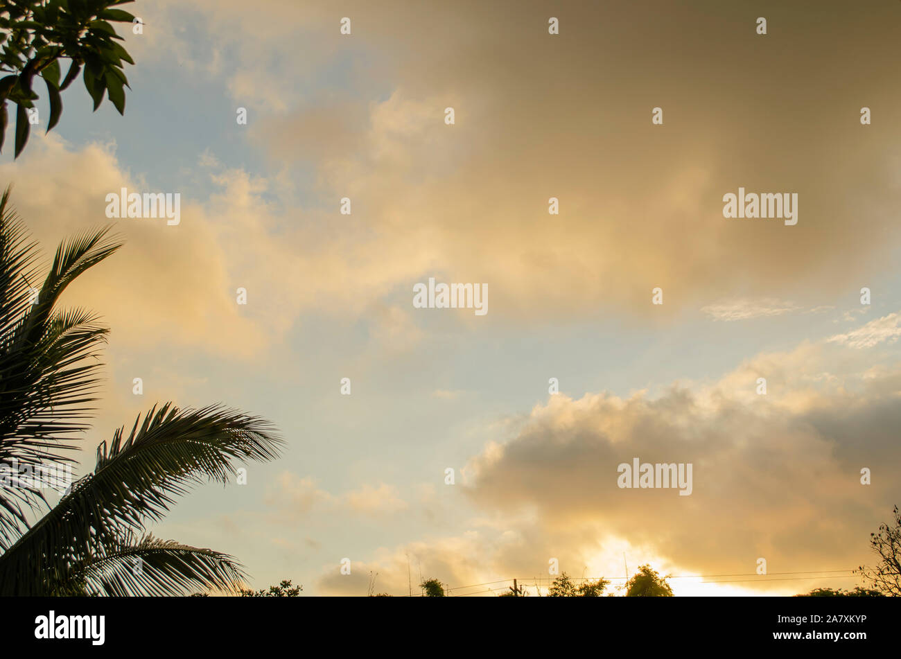 La Sera Tardi, Il Sole Nel Cielo Foto Stock