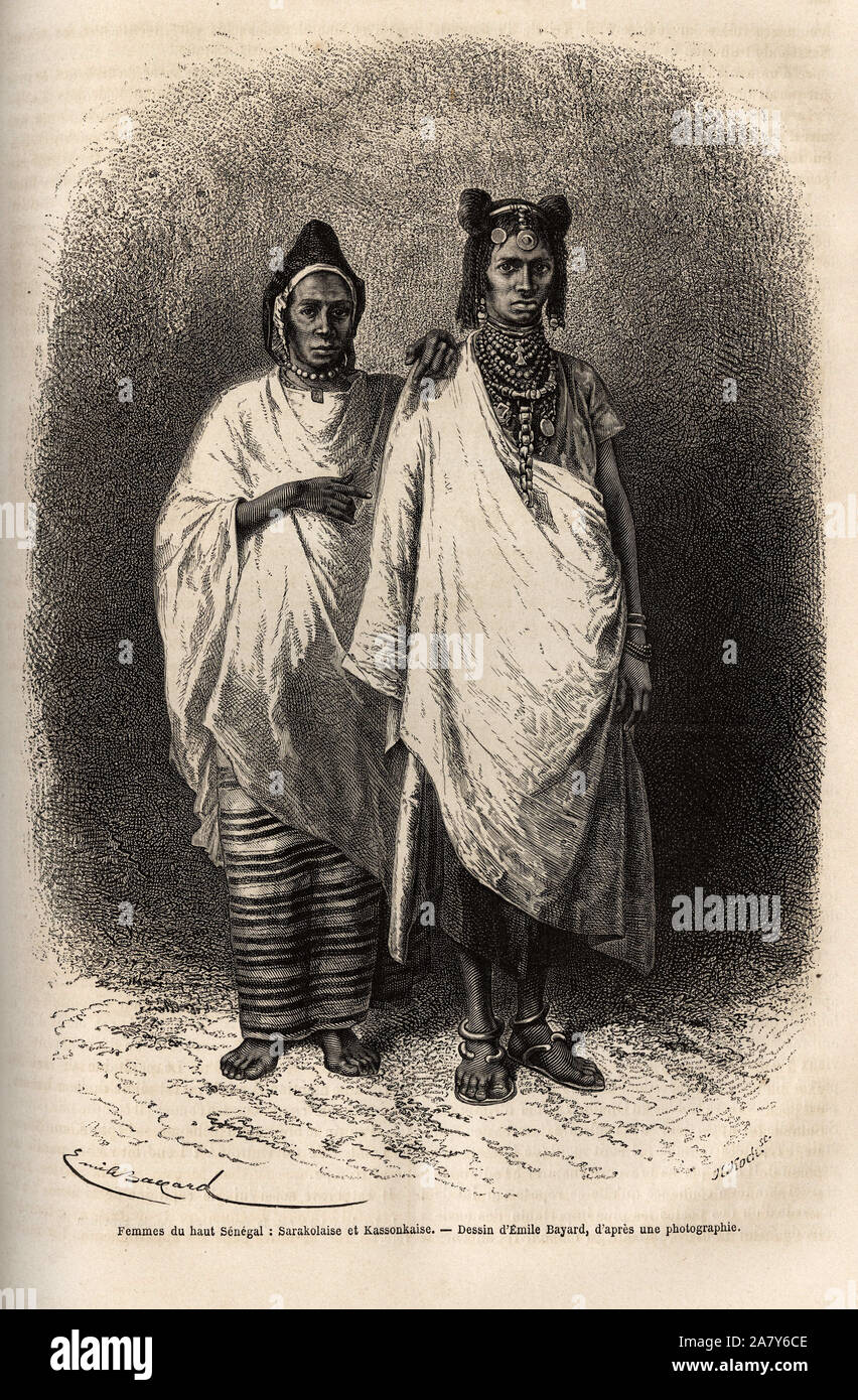 Femmes sarakolaise et Kassonkaise, popolazioni du Haut Senegal, en abitudini traditionnels . Il rotocalco pour illustrer une croisiere a la cote d'Afrique, pa Foto Stock