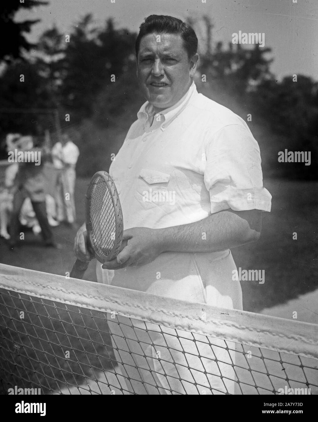 Fotografia mostra Irish American tenor cantante John McCormack (1884-1945) trattenere una racchetta da tennis Foto Stock