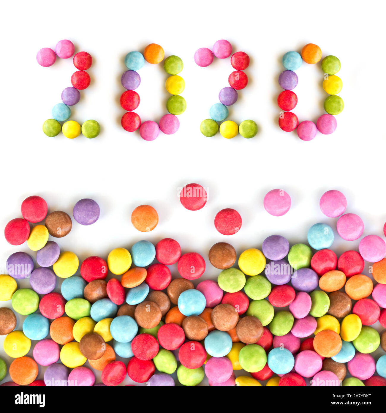 2020 caramelle colorate isolati su sfondo bianco Foto Stock 2020 caramelle colorate isolati su sfondo bianco Foto Stock