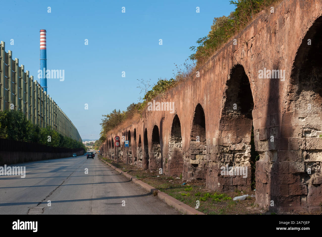 ArcelorMittal lavoro in acciaio e in fabbrica il Triglio acquedotto romano di Taranto, Italia Foto Stock