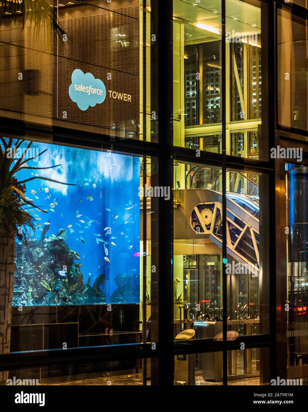 Salesforce Tower of London. La lobby della torre di Salesforce in Bishopsgate nella città di Londra il quartiere finanziario. Precedentemente noto come la Torre di airone. Foto Stock Salesforce Tower of London. La lobby della torre di Salesforce in Bishopsgate nella città di Londra il quartiere finanziario. Precedentemente noto come la Torre di airone. Foto Stock