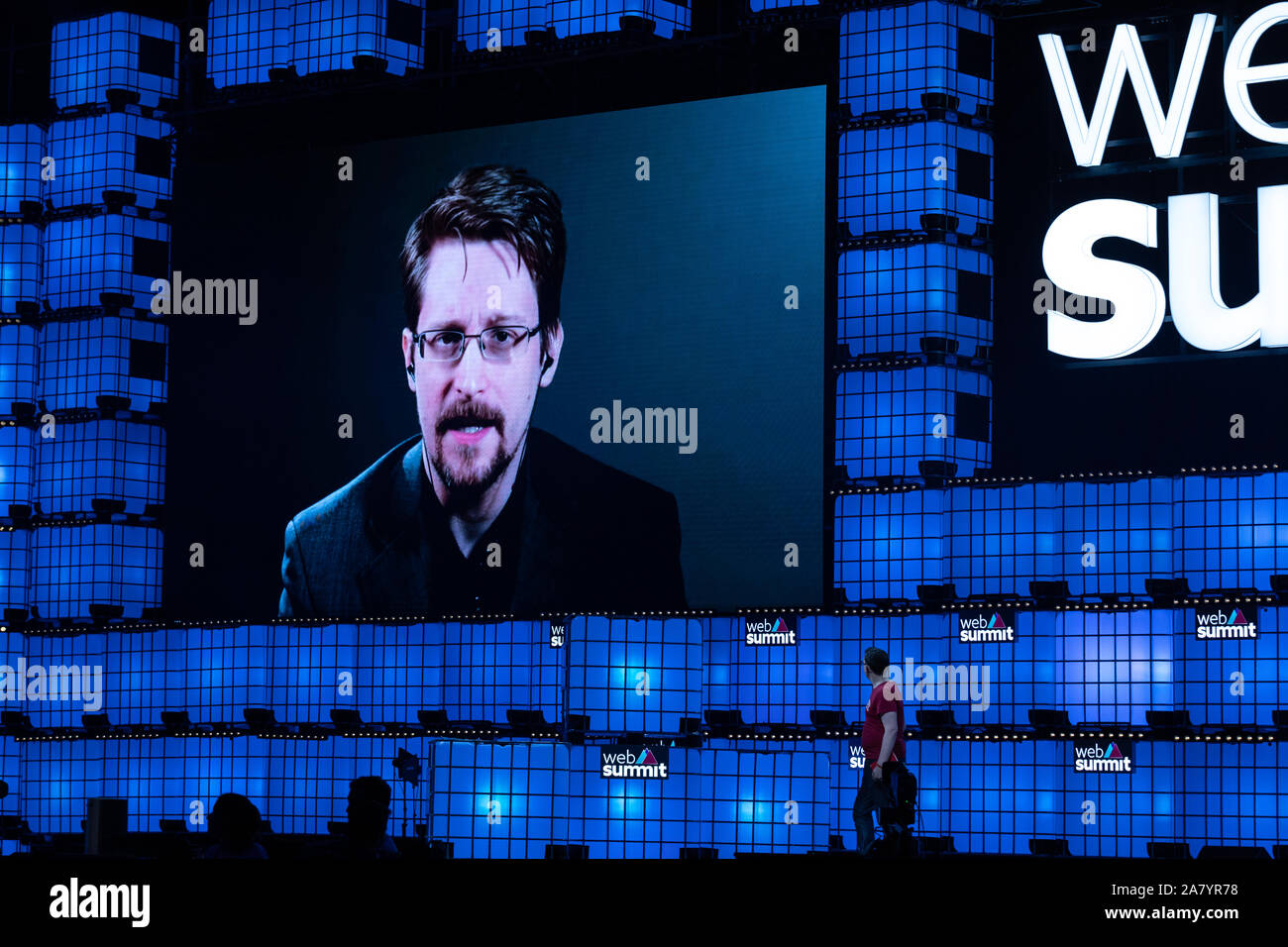 Novembre 04, 2019. Lisbona, Portogallo. La libertà di stampa Foundation, Edward Snowden in Web Summit 2019 © Alexandre de Sousa/Alamy Live News Foto Stock