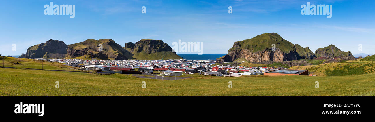 Vista panoramica del centro di Isola di Heimaey, Isole Westman, Islanda Foto Stock