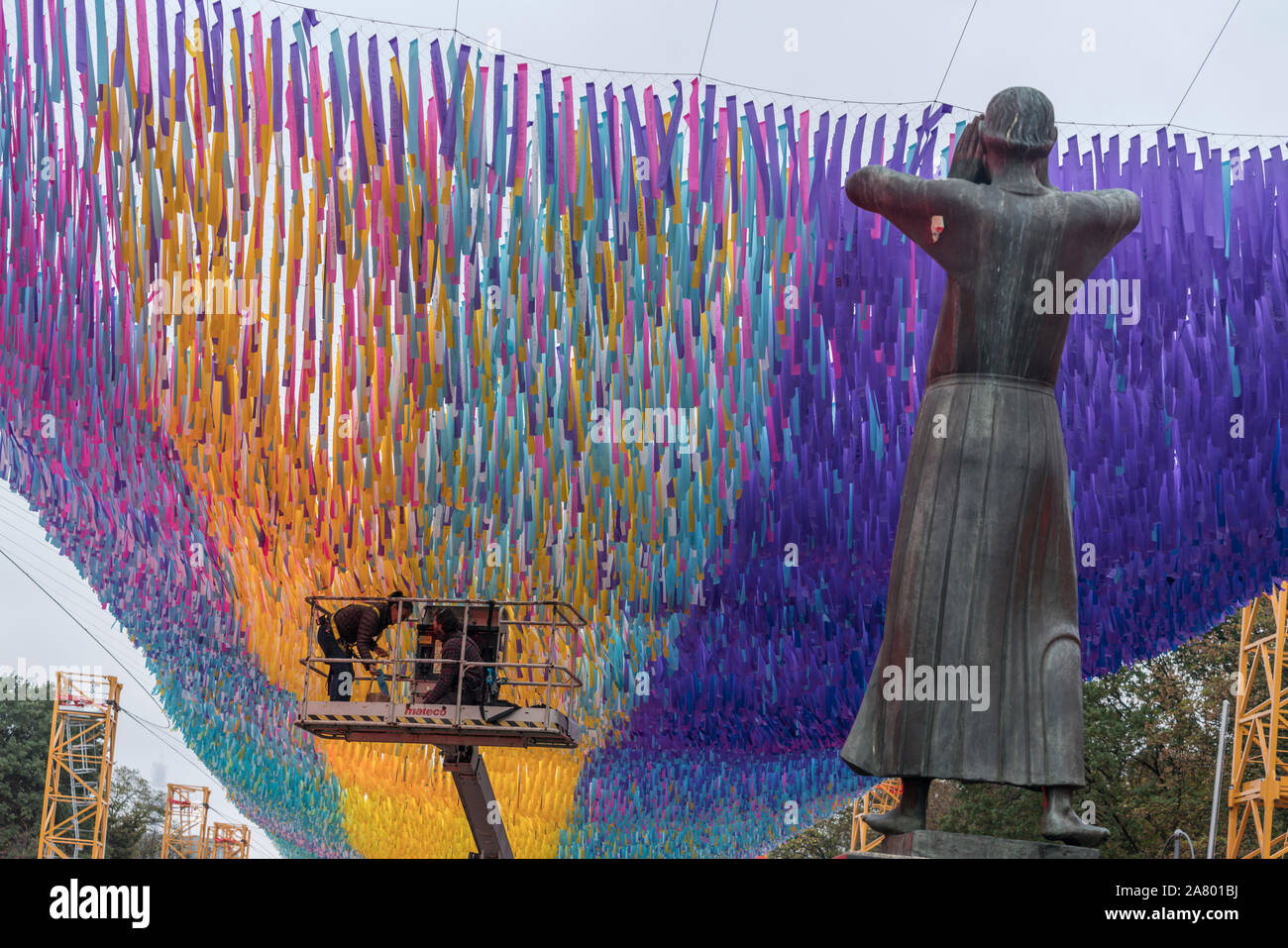L'artista di Los Angeles Patrick Shearn , Strasse des 17 Juni , arte di installazione ' visioni in movimento ' per il trentesimo anniversario della caduta del muro di Berlino Wal Foto Stock