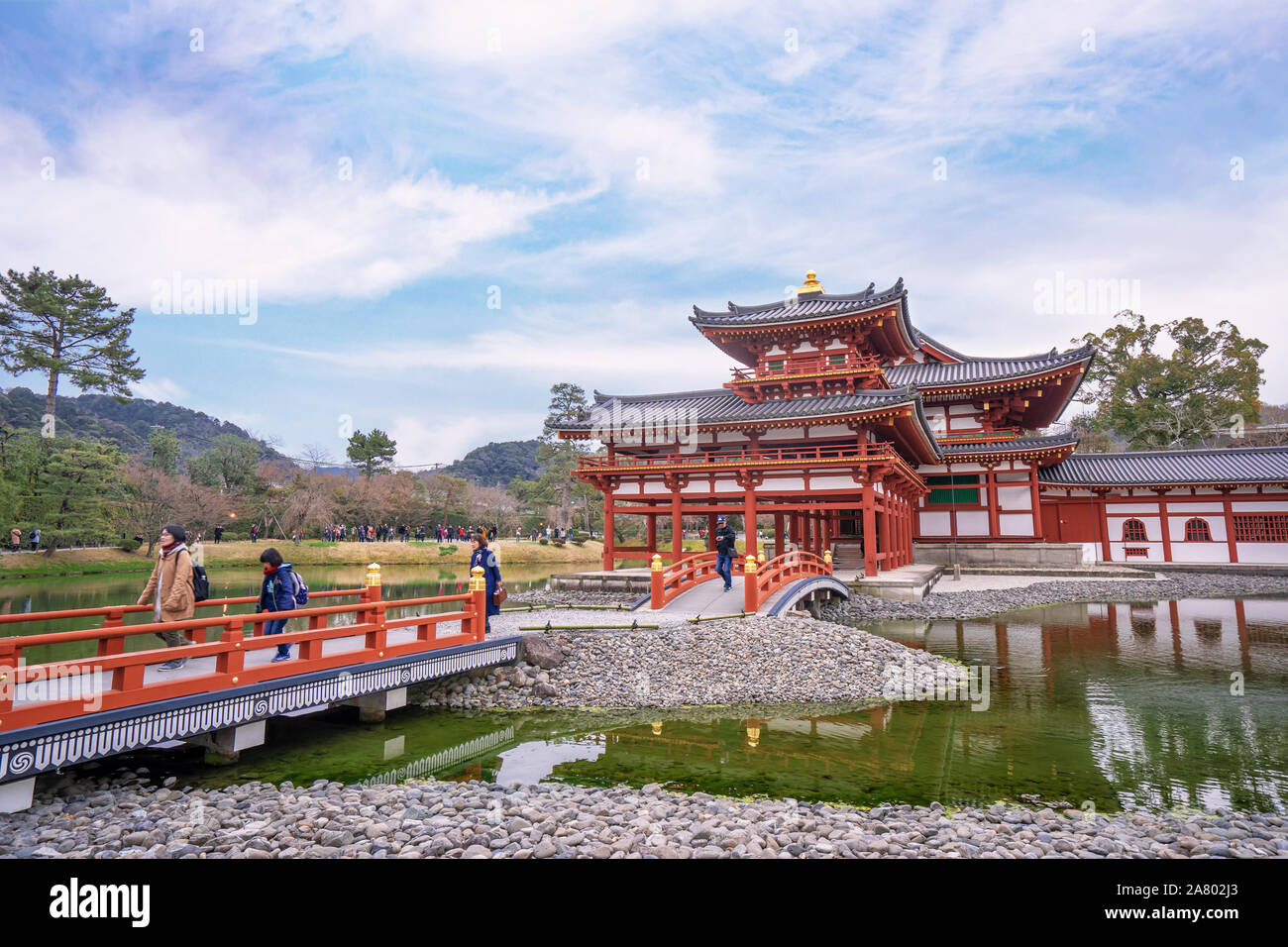 Uji, Giappone - Marzo. 23, 2019: Bella Byodoin temple in primavera con acqua di lago di riflessione, primavera immagine viaggio a Uji, Kyoto, Giappone. Foto Stock