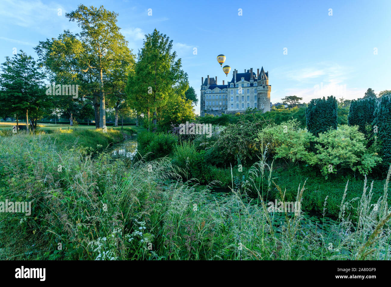 Francia, Maine et Loire, Brissac Loira Aubance, Chateau de Brissac e Parco Fiume Aubance, aria mongolfiera // Francia, Maine-et-Loire (49), Brissac Foto Stock
