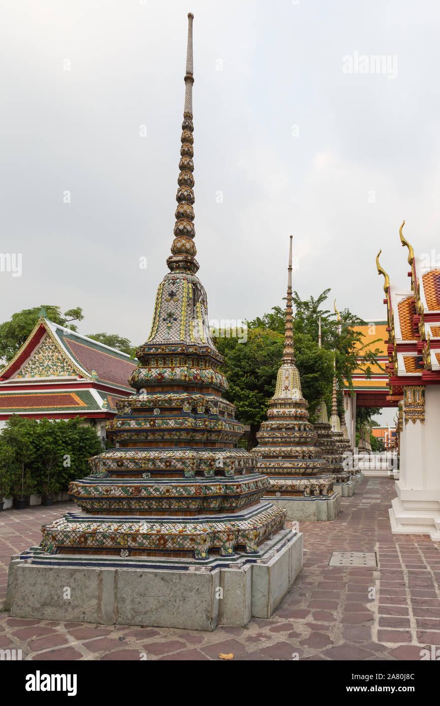 Tempio buddista composto a Bangkok in Tailandia Foto Stock