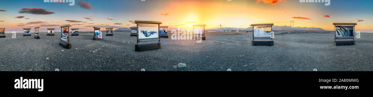 Outdoor mostra fotografica, Jokulsarlon laguna glaciale, Vatnajokull National Park, Islanda, un sito Patrimonio Mondiale dell'Unesco. Tutte le immagini dal ghiaccio professionali Foto Stock