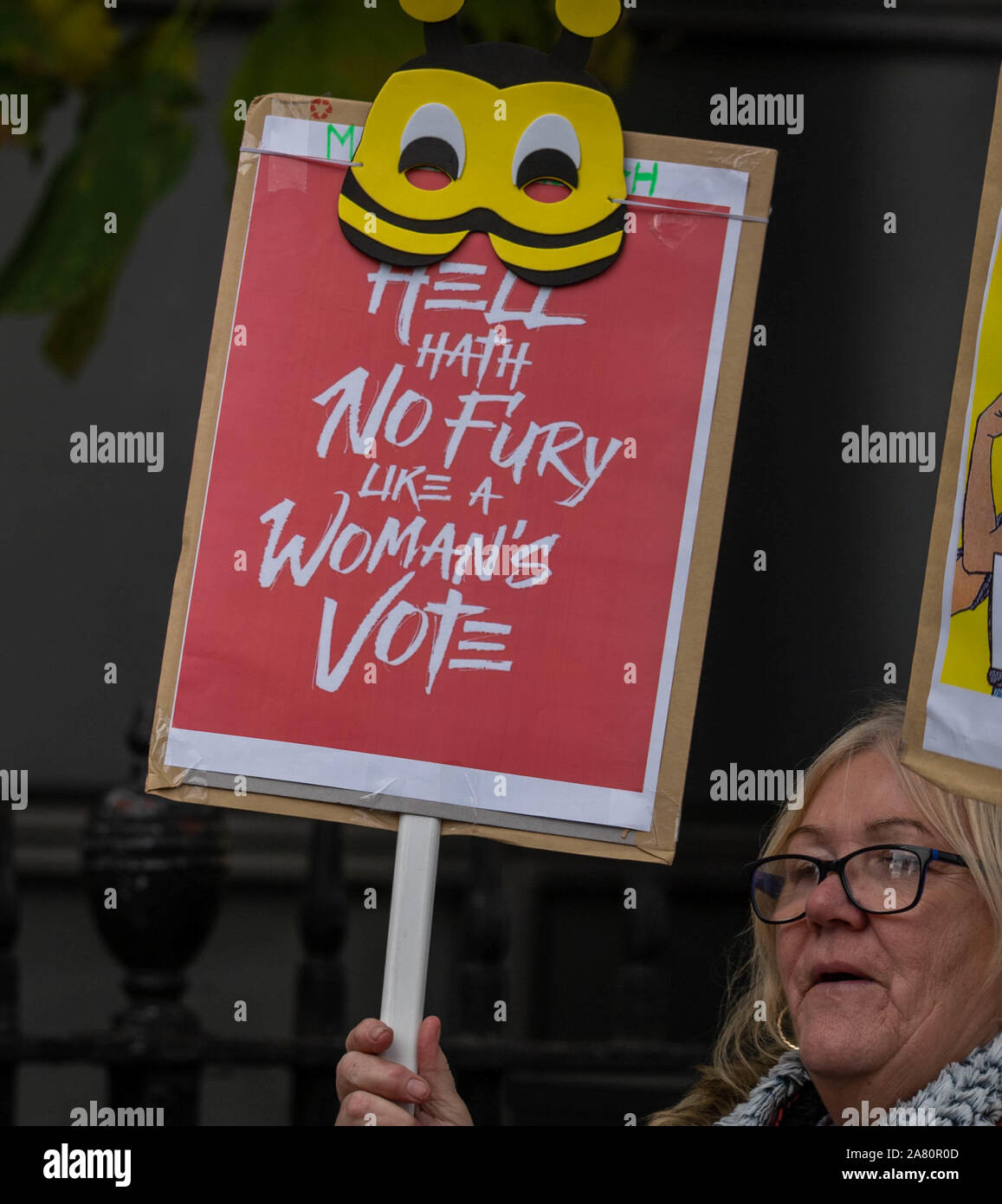 Londra REGNO UNITO 5 Nov.2019 donne contro la pensione statale di disuguaglianza (WASPI) dimostrazione al di fuori della sede del parlamento di Londra UK, protestando contro i cambiamenti nelle donne il membro dell' età pensionabile. Credito DavidsonAlamy Ian Live News Foto Stock