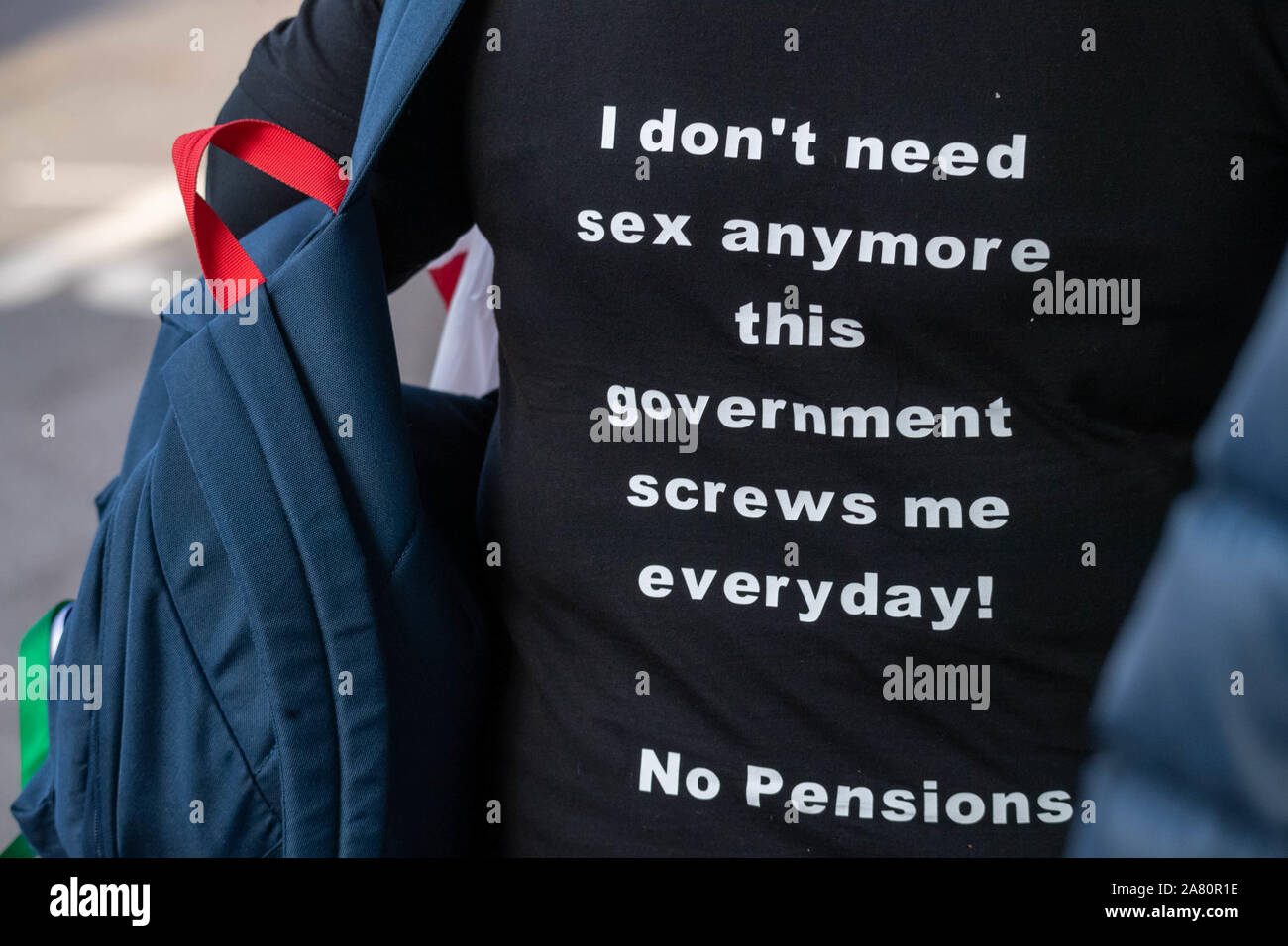 Londra REGNO UNITO 5 Nov.2019 donne contro la pensione statale di disuguaglianza (WASPI) dimostrazione al di fuori della sede del parlamento di Londra UK, protestando contro i cambiamenti nelle donne il membro dell' età pensionabile. Credito DavidsonAlamy Ian Live News Foto Stock
